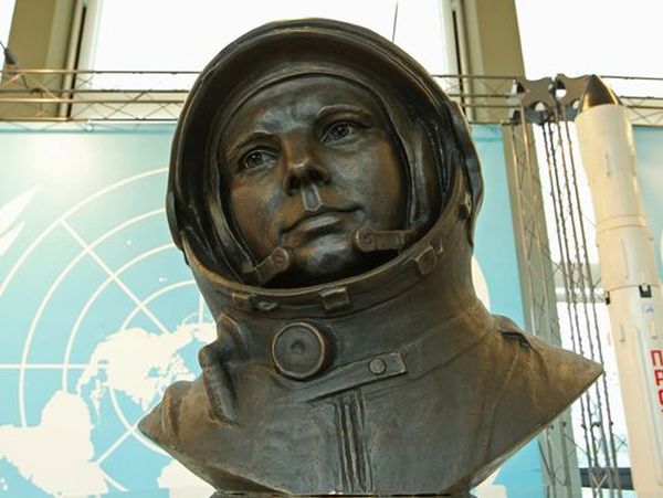 OFFICIAL: RUSSIA 'BUSTS SATELLITE SPY RING'