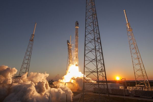 SPACEX JUST ASKED PERMISSION TO LAUNCH 4,425 SATELLITES — MORE THAN CURRENTLY ORBIT EARTH