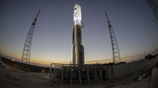 MILESTONE-SETTING 100TH EELV ROCKET MOVES TO LAUNCH PAD FOR LIFTOFF SATURDAY