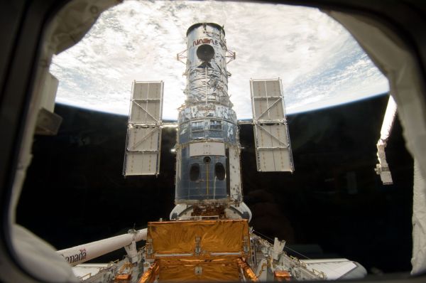HOW THE SPACE SHUTTLE COMPLETED A FINAL, DARING HUBBLE REPAIR 15 YEARS AGO