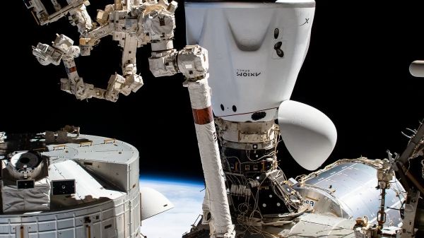 NASA SEEKS PROPOSALS FOR TWO PRIVATE ASTRONAUT MISSIONS TO ISS
