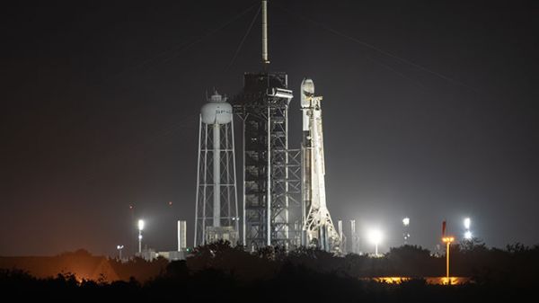 SPACEX DELAYS LAUNCH OF STARLINK SATELLITES FROM KENNEDY SPACE CENTER