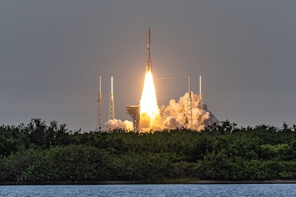 ULA LAUNCHES FIRST PRODUCTION AMAZON KUIPER SATELLITES ON ATLAS 5 ROCKET FROM CAPE CANAVERAL
