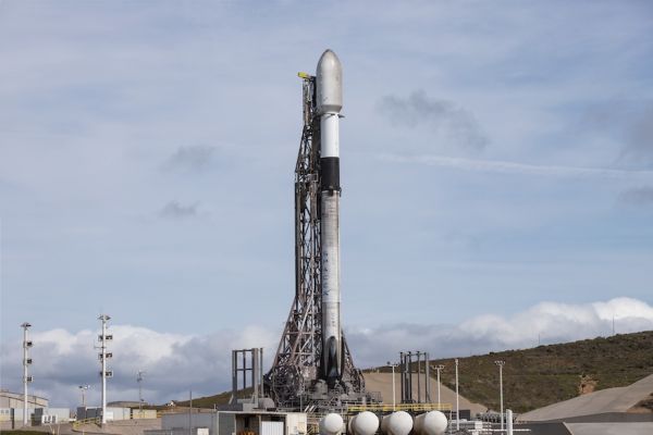 SPACEX PUTS VANDENBERG LAUNCH ON HOLD