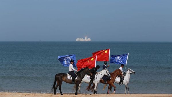 WATCH CHINA’S PRIVATE CERES-1 ROCKET LAUNCH 4 SATELLITES FROM A SHIP AT SEA