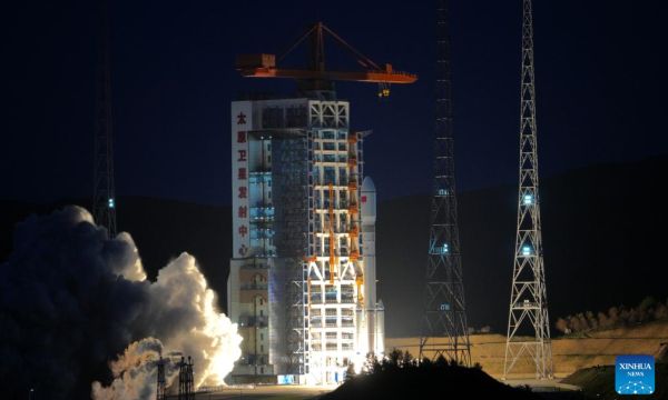 CHINA LAUNCHES INTERNET SATELLITE GROUP