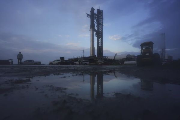SPACEX POSTPONES 10TH TEST LAUNCH OF MASSIVE STARSHIP ROCKET