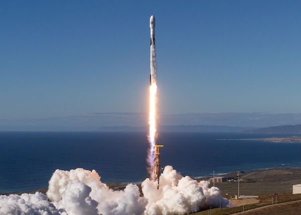 SPACEX LAUNCHES 2ND BATCH OF SATELLITES FOR SPACE DEVELOPMENT AGENCY FOLLOWING WEATHER SCRUB