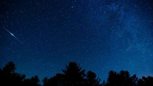 THIS COMPANY'S PLAN TO LAUNCH 4,000 MASSIVE SPACE MIRRORS HAS SCIENTISTS ALARMED: 'FROM AN ASTRONOMICAL PERSPECTIVE, THAT'S PRETTY CATASTROPHIC'