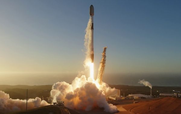 SPACEX BREAKS ITS CALIFORNIA PAD TURNAROUND RECORD WITH SUNSET STARLINK LAUNCH