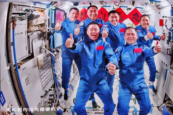 SPACEX AND MUSK CALLED ON TO RESCUE CHINA'S SHENZHOU-20 CREW