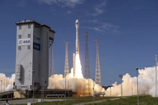 ARIANESPACE LAUNCHES KOREAN EO SATELLITE IN VEGA C MISSION