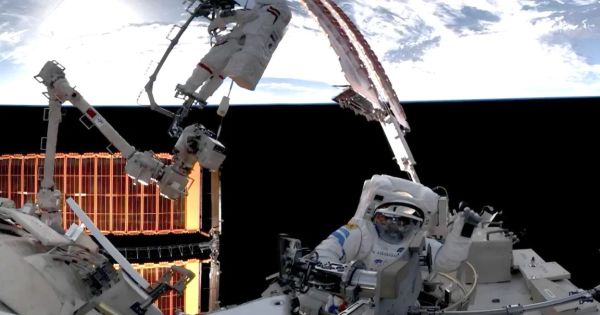 CHINESE ASTRONAUTS CLAMBER OUTSIDE SPACE STATION TO INSPECT DAMAGED SPACECRAFT