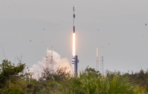 SPACEX BREAKS PAD TURNAROUND RECORD AT CAPE CANAVERAL WITH MIDDAY STARLINK LAUNCH