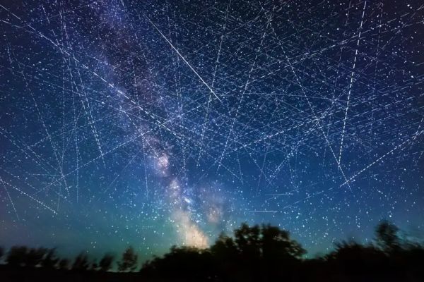 SPACEX’S STARLINK DODGED 300,000 SATELLITE COLLISIONS IN 2025