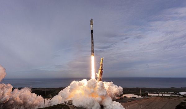 SPACEX LAUNCHES 25 STARLINK SATELLITES TO POLAR, LOW EARTH ORBIT