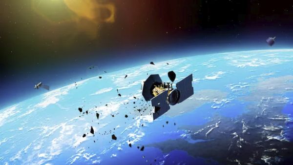 RUSSIAN 'INSPECTOR' SATELLITE APPEARS TO BREAK APART IN ORBIT, RAISING DEBRIS CONCERNS