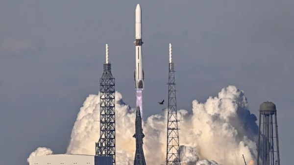 BLUE ORIGIN IS COMING FOR SPACEX WITH OVER 5,000 SATELLITES LAUNCHING SOONER THAN YOU'D THINK