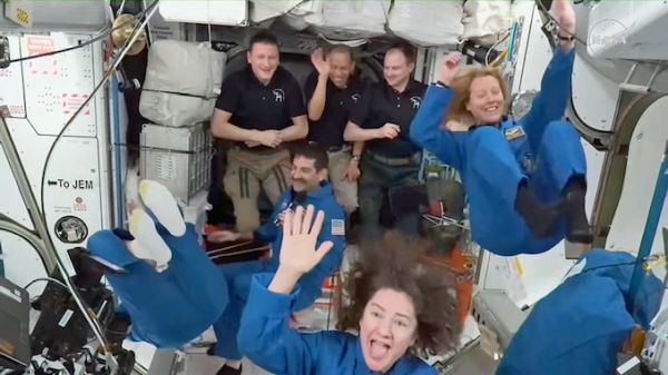 REPLACEMENT CREW DOCKS AT SPACE STATION, BOOSTS CREW BACK TO SEVEN