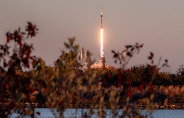 SPACEX’S TUESDAY TWILIGHT FALCON 9 ROCKET LAUNCH SENDS 29 STARLINK SATELLITES INTO LOW EARTH ORBIT