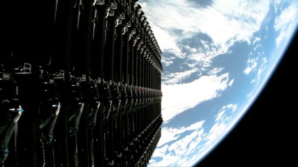 SPACEX REACHES 10,000 SIMULTANEOUS STARLINK SATELLITES IN ORBIT FOLLOWING FALCON 9 LAUNCH FROM CALIFORNIA