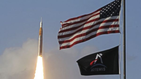 NASA LAUNCHES 4 ASTRONAUTS TO THE MOON ON HISTORIC ARTEMIS 2 VOYAGE, A LUNAR LEAP FOR THE 21ST CENTURY