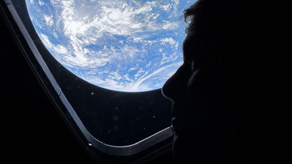 ARTEMIS ASTRONAUTS SEND DOWN EASTER MESSAGE, PREP FOR LUNAR FLY AROUND MONDAY