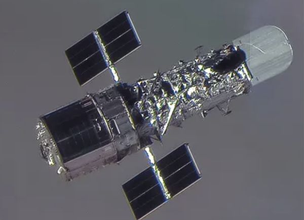 SATELLITE SNAPS AMAZING 36TH BIRTHDAY PIC OF HUBBLE SPACE TELESCOPE