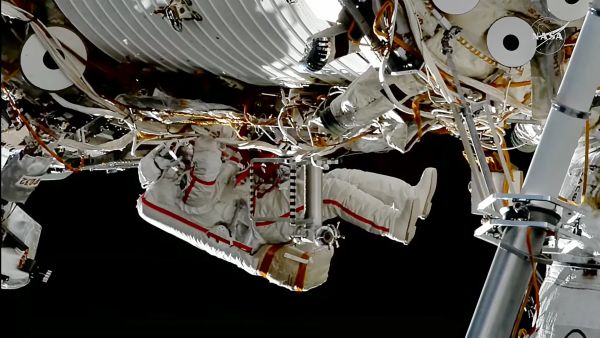 SPACEWALKERS BACK INSIDE STATION AFTER SCIENCE HARDWARE WORK