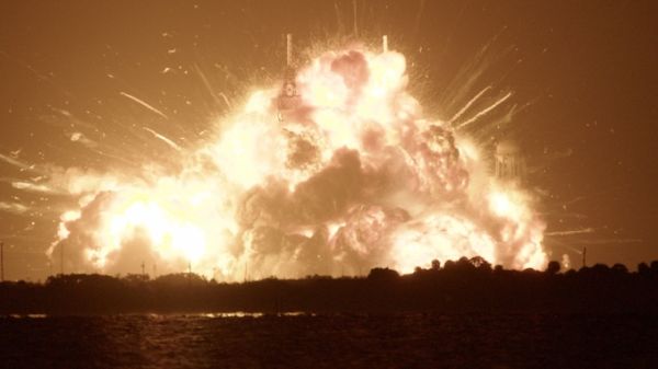 BLUE ORIGIN’S NEW GLENN ROCKET EXPLODES DURING PRELAUNCH TESTING AT CAPE CANAVERAL
