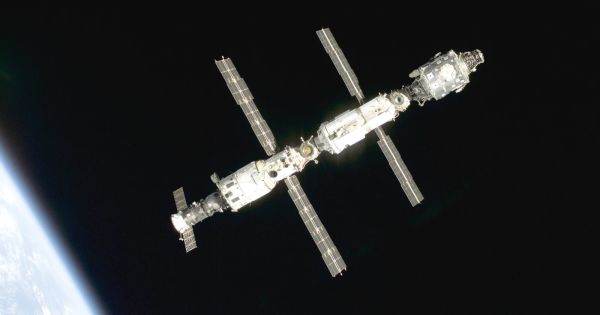 A RUSSIAN MODULE CALLED ZVEZDA HAS BEEN VENTING THE SPACE STATION'S AIR THROUGH CRACKS SINCE 2019 — LOSING NEARLY 2 KILOGRAMS A DAY