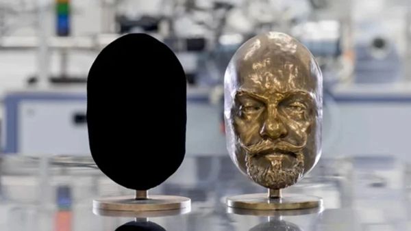 VANTABLACK: WORLD'S BLACKEST PAINT COULD SOLVE A MAJOR PROBLEM FOR ASTRONOMY