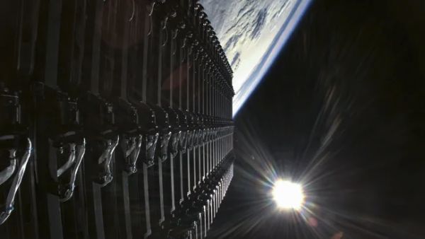 EVERY SPACEX STARLINK SATELLITE HAS TO DODGE A COLLISION ALMOST WEEKLY, AND EXPERTS FEAR THE WORST