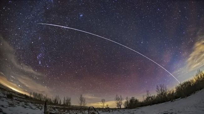 AN ARTIFICIAL 'SATURN'S RING' OF SATELLITES COULD SOON FILL THE SKY, ASTRONOMERS WARN