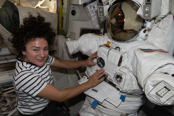 SPACEWALK PREPS, BIOPRINTING, AND EXERCISE RESEARCH TOP STATION SCHEDULE