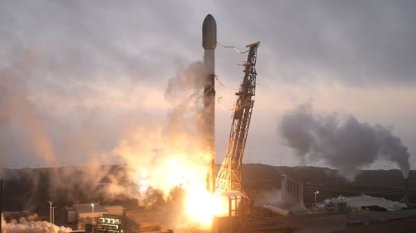 SPACEX LAUNCHES 24 STARLINK SATELLITES ON FALCON 9 ROCKET FROM VANDENBERG SFB