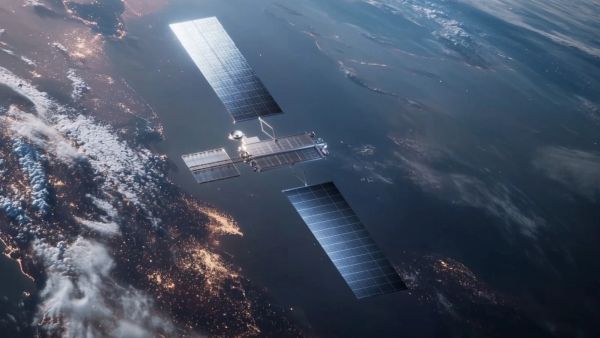 FCC GREEN LIGHTS SPACEX'S 15,000 SATELLITES FOR STARLINK MOBILE