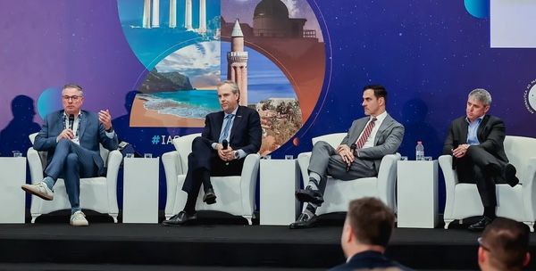THE COMMERCIAL SPACE STATION COMPETITION FINALLY BEGINS