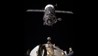 PROGRESS SPACE FREIGHTER DOCKS WITH ORBITAL STATION