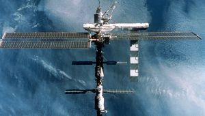 ISS ORBIT ADJUSTMENT DELAYED TO AVOID HITTING SPACE DEBRIS