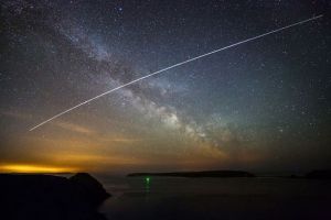INTERNATIONAL SPACE STATION CAPTURED TRAVELLING ACROSS THE SKY WITH STUNNING MILKY WAY BACKDROP