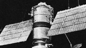 SOVIET SPY SATELLITE TO FALL BACK TO EARTH