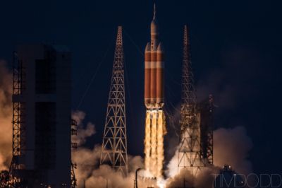 DELTA 4-HEAVY BLASTS OFF WITH ORION CAPSULE