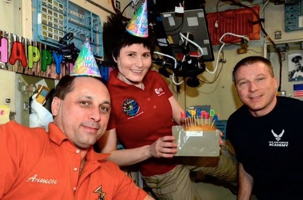 SPACE STATION CREW'S EARTH RETURN DELAYED BY RUSSIAN SPACESHIP CRASH
