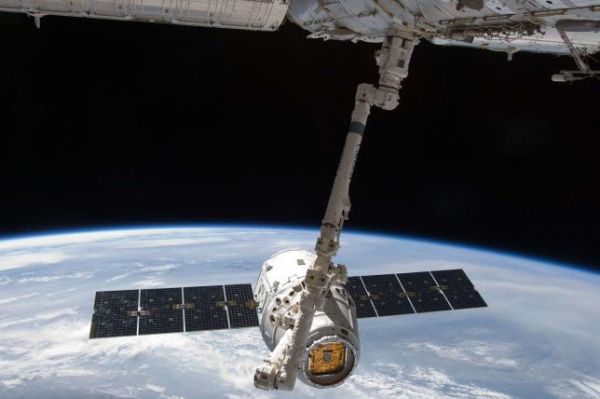 SPACEX CAPSULE SPLASHES DOWN IN PACIFIC WITH SPACE STATION CARGO
