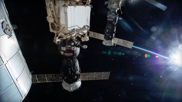 UNANSWERED QUESTIONS LEAVE ISS CREWS IN HOLDING PATTERN