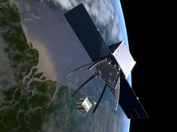 THIS PAC-MAN SPACECRAFT WILL DEVOUR A SATELLITE
