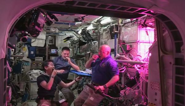 ASTRONAUTS MUNCH ON SPACE-GROWN LETTUCE