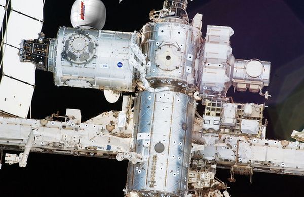 INFLATABLE HABITATS: FROM THE SPACE STATION TO THE MOON AND MARS?