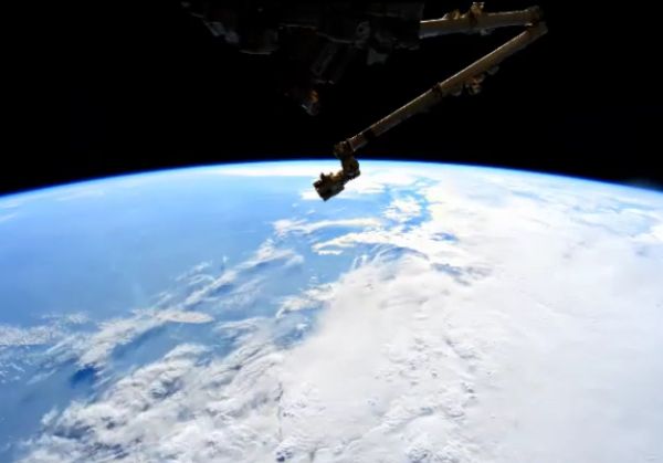 MAGNIFICENT SPACE STATION VIDEO SHOWS WHAT THE EARTH LOOKS LIKE DURING ONE ORBIT